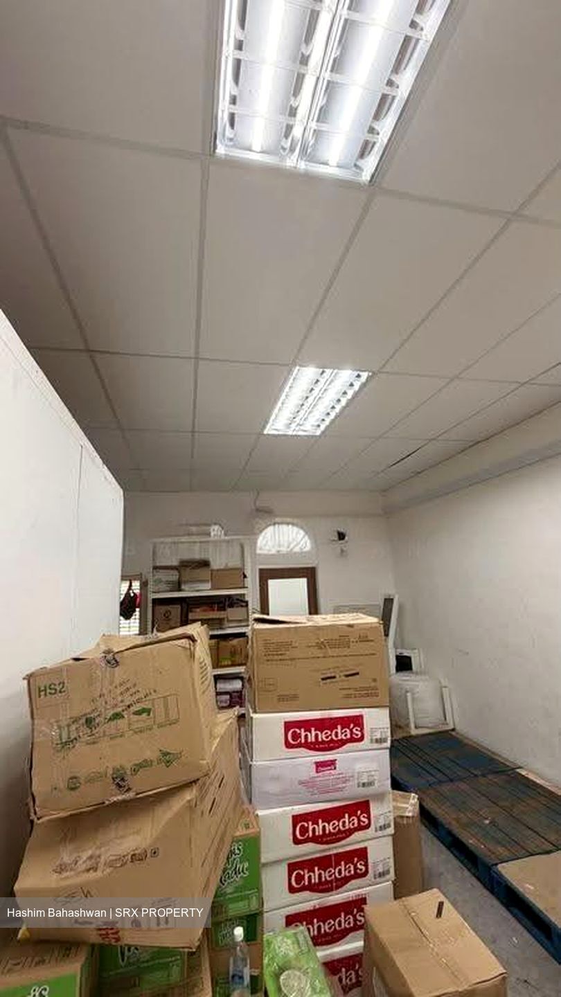 Desker Road Conservation Area (D8), Retail #614464561